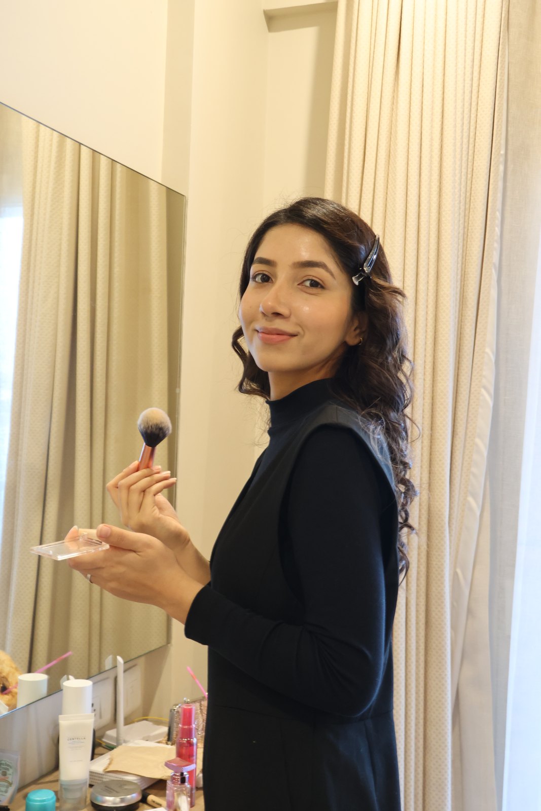 Pragya creating a beauty look